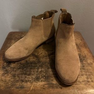 Women’s size 7 Toms beige boots